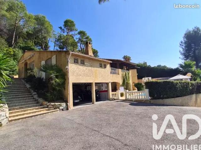 Villa 5 pièces 145 m²