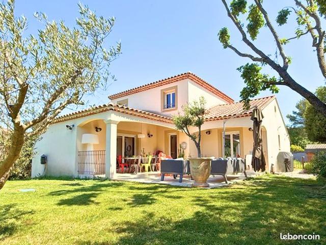 Villa 5 pièces 145 m²
