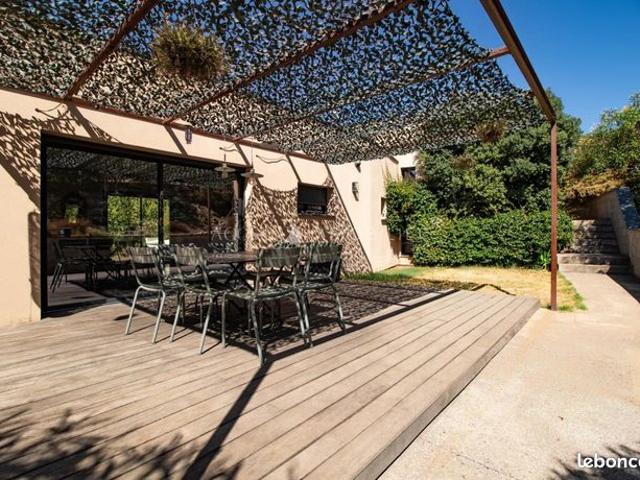 Villa 5 pièces 145 m²