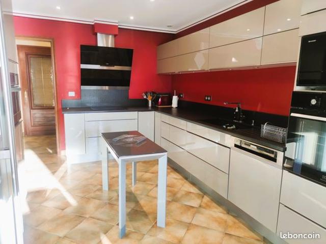 Villa 5 pièces 145 m²