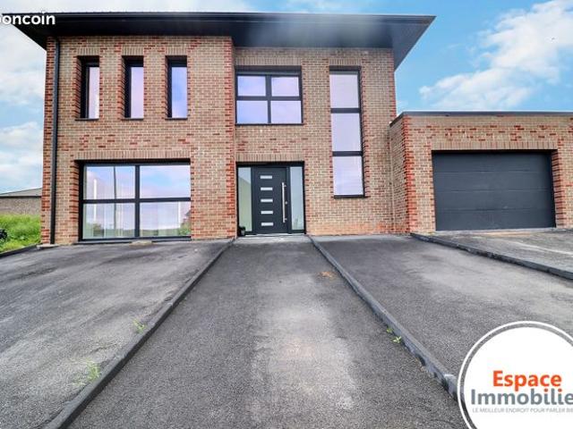 Villa 5 pièces 145 m²