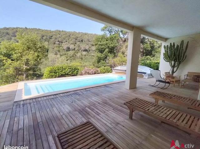 Villa 5 pièces 145 m²