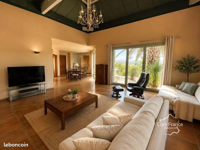 Villa 5 pièces 145 m²
