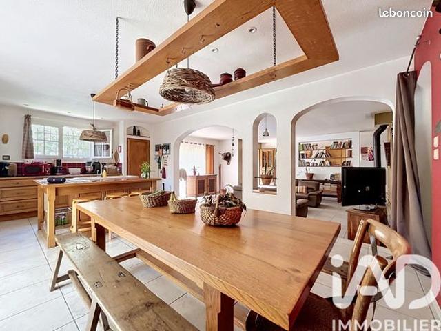 Villa 5 pièces 145 m²