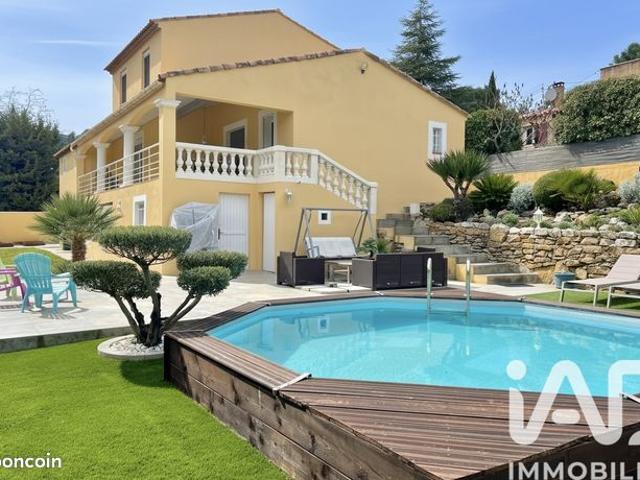 Villa 5 pièces 145 m²