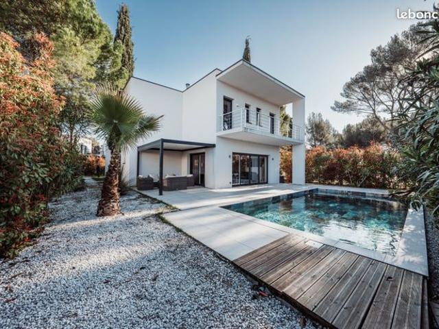Villa 5 pièces 145 m²
