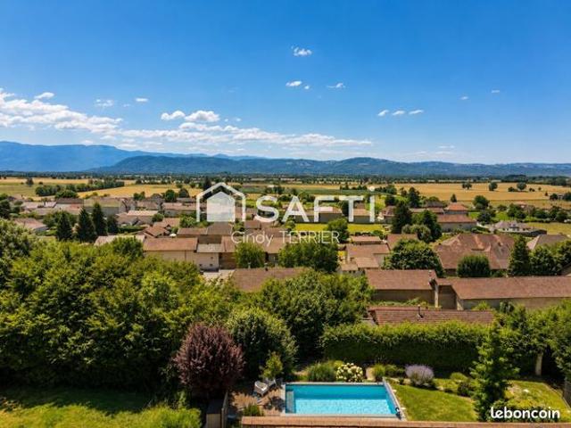 Villa 5 pièces 145 m²