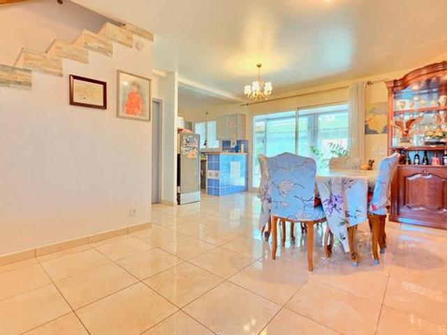 Villa 5 pièces 145m2