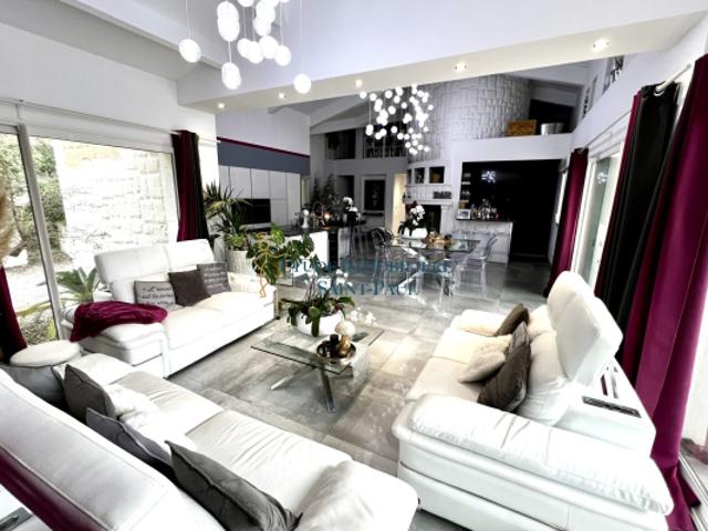 Villa 5 pièces 145m2 terrain 2580m2