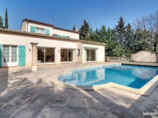 Villa 5 pièces 146 m²