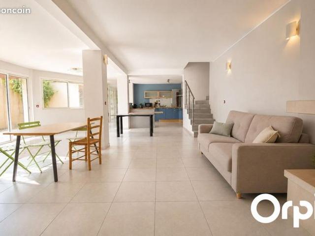 Villa 5 pièces 146 m²