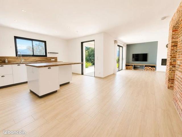 Villa 5 pièces 151 m²
