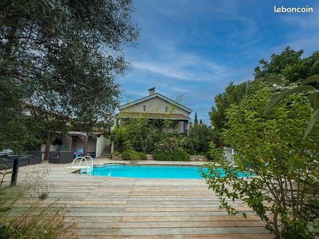 Villa 5 pièces 151 m²