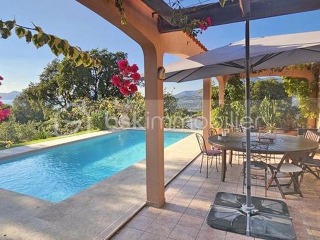 Villa 5 pièces 157 m²