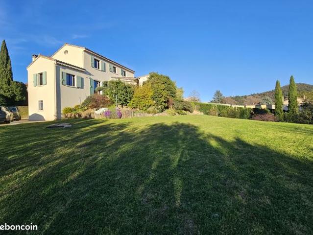 Villa 5 pièces 158 m²