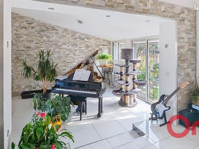 Villa 5 pièces 158 m²