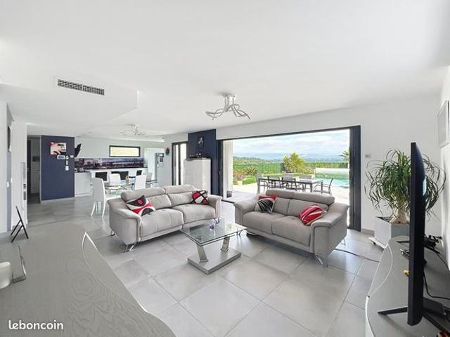Villa 5 pièces 158 m²