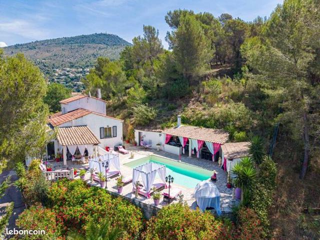 Villa 5 pièces 164 m²