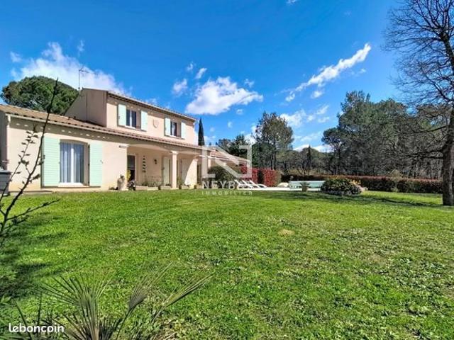 Villa 5 pièces 165 m²