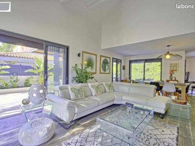Villa 5 pièces 165 m²