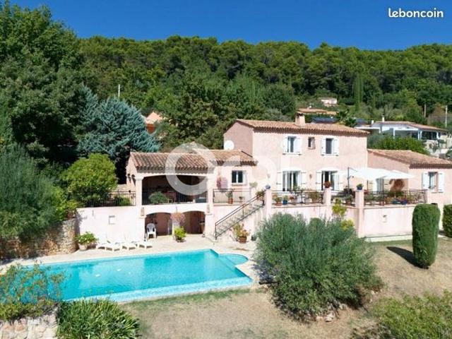 Villa 5 pièces 200 m²