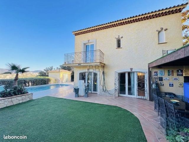 Villa 5 pièces 173 m²