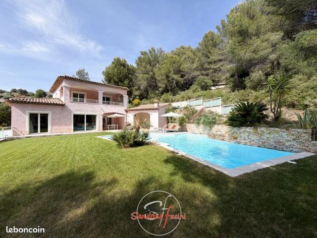 Villa 5 pièces 174 m²