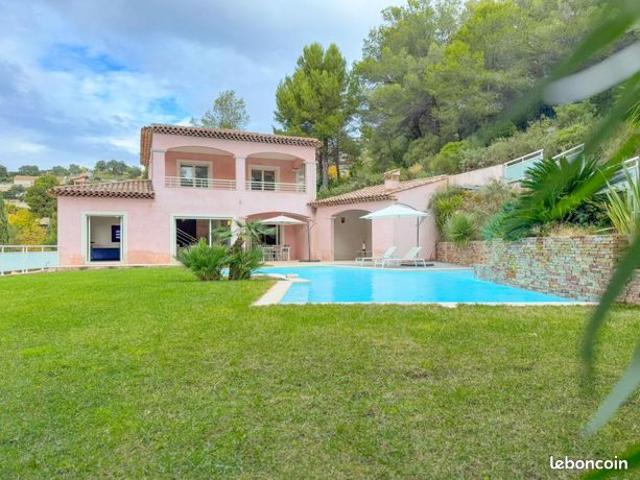 Villa 5 pièces 174 m²