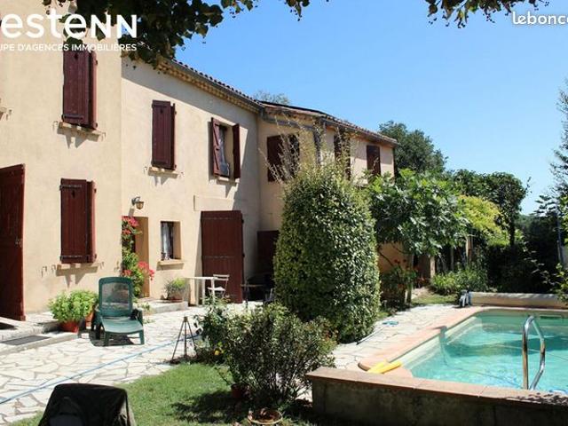 Villa 5 pièces 177 m²