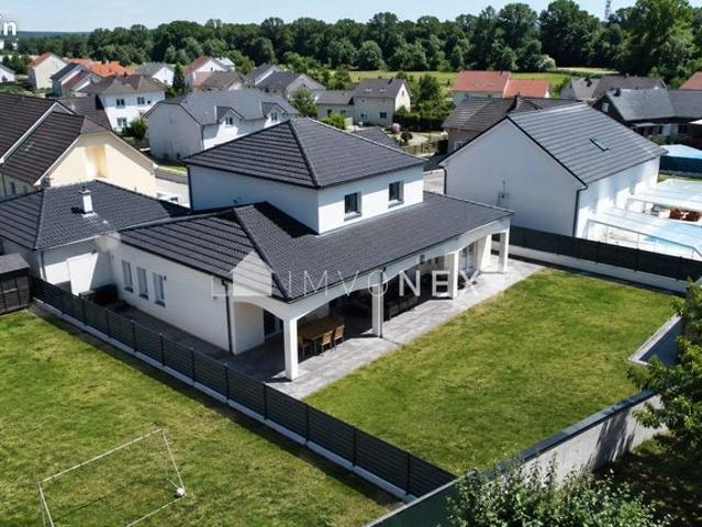 Villa 5 pièces 178 m²