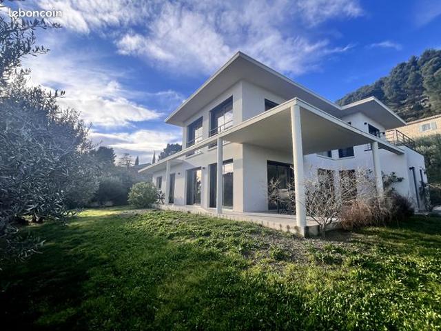 Villa 5 pièces 180 m²