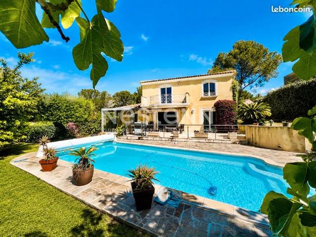 Villa 5 pièces 182 m²