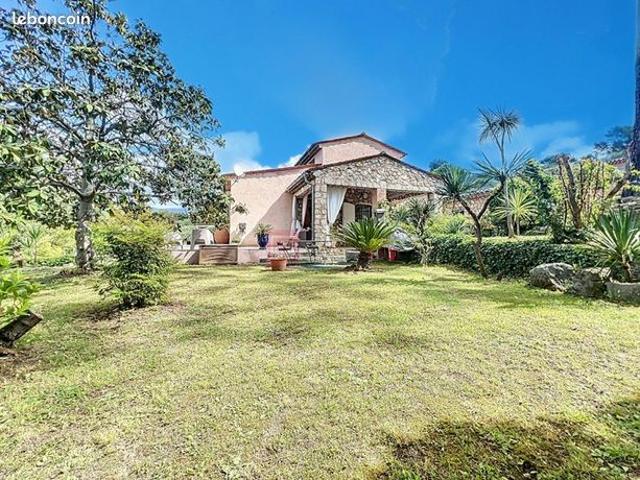 Villa 5 pièces 184 m²