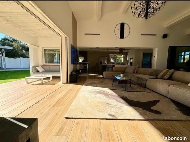 Villa 5 pièces 185 m²