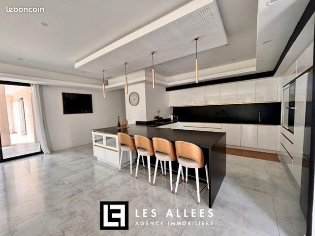 Villa 5 pièces 187 m²