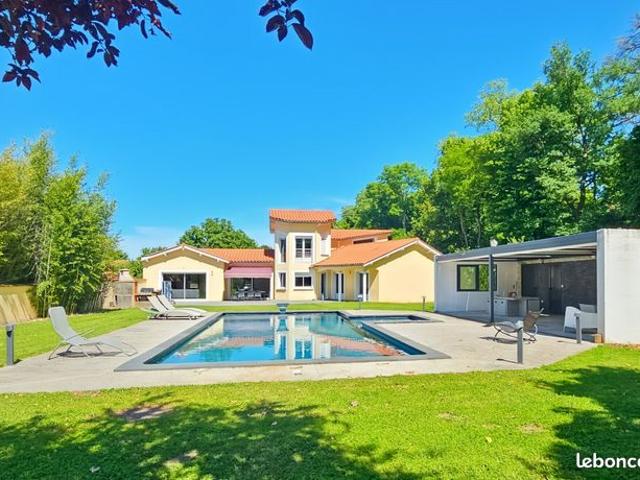 Villa 5 pièces 190 m²