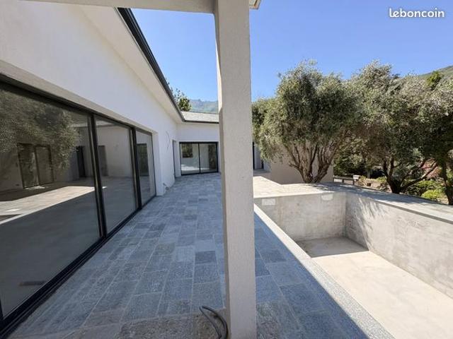 Villa 5 pièces 194 m²