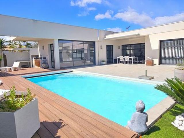 Villa 5 pièces 196 m²