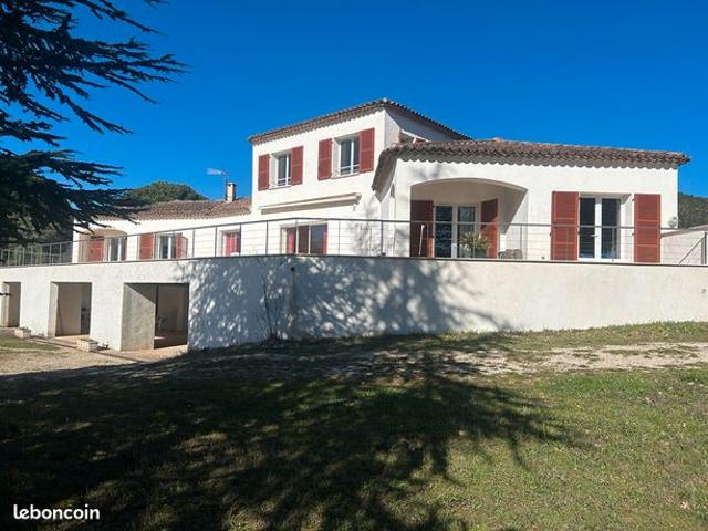 Villa 5 pièces 196 m²
