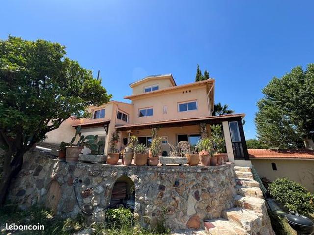 Villa 5 pièces 197 m²