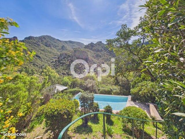 Villa 5 pièces 197 m²