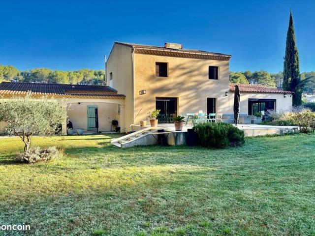 Villa 6 pièces 200 m²