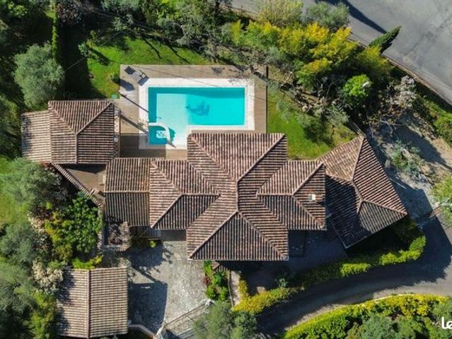 Villa 5 pièces 200 m²