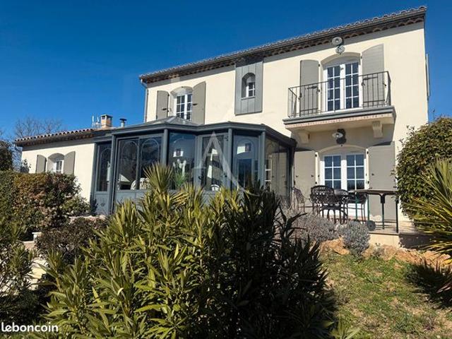 Villa 5 pièces 200 m²