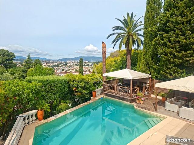 Villa 5 pièces 200 m²