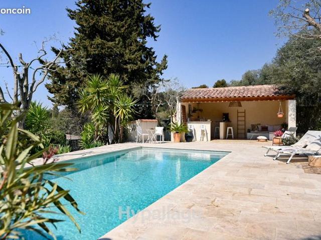 Villa 5 pièces 200 m²