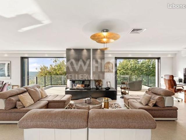 Villa 5 pièces 200 m²