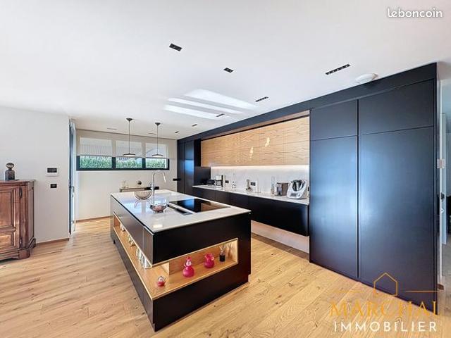 Villa 5 pièces 202 m²