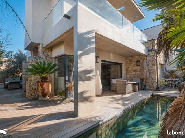 Villa 5 pièces 204 m²