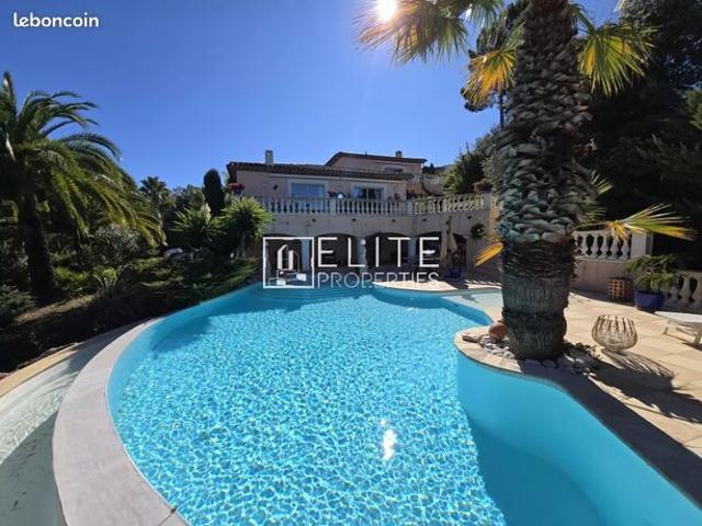 Villa 5 pièces 205 m²